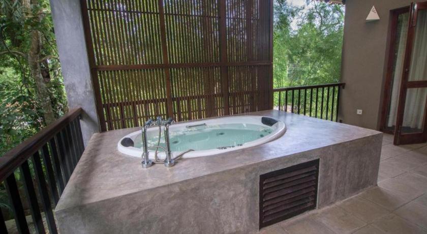 Roman Lake Ayurveda Boutique Resort Ahungalla Exterior foto